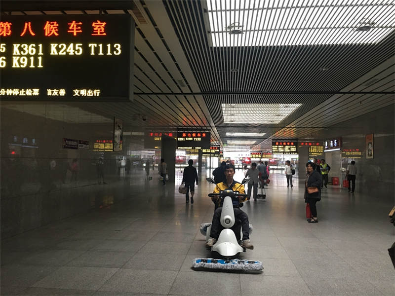 徐州火車(chē)站——電動(dòng)塵推車(chē)