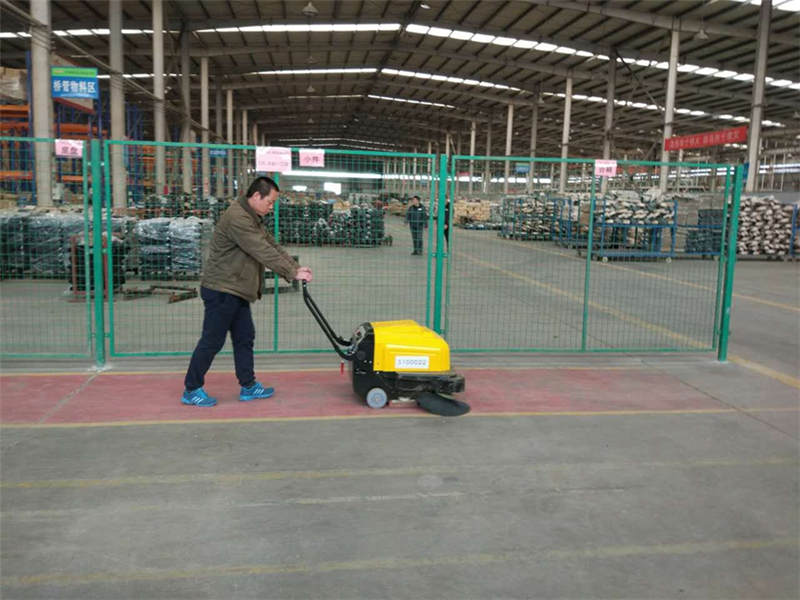 江蘇金彭電動(dòng)車(chē)廠(chǎng)區(qū)——座駕式掃地機(jī)